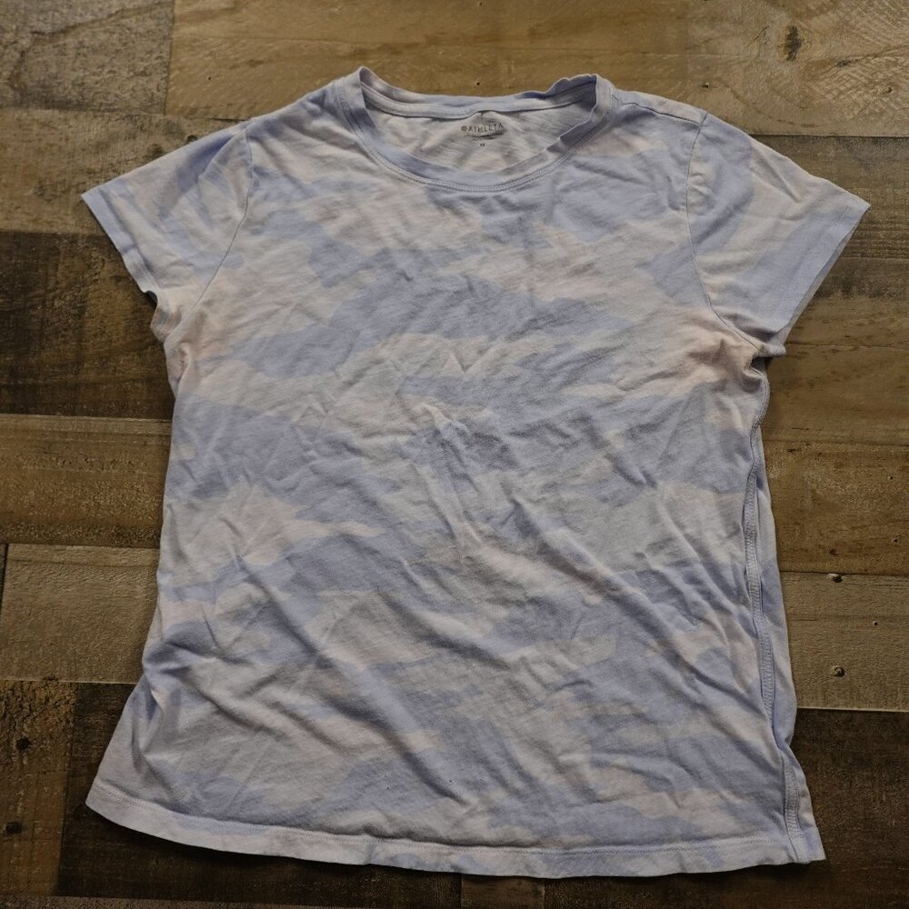 Athleta Camo Short Sleeve Tee Women's Size Medium blue white clouds